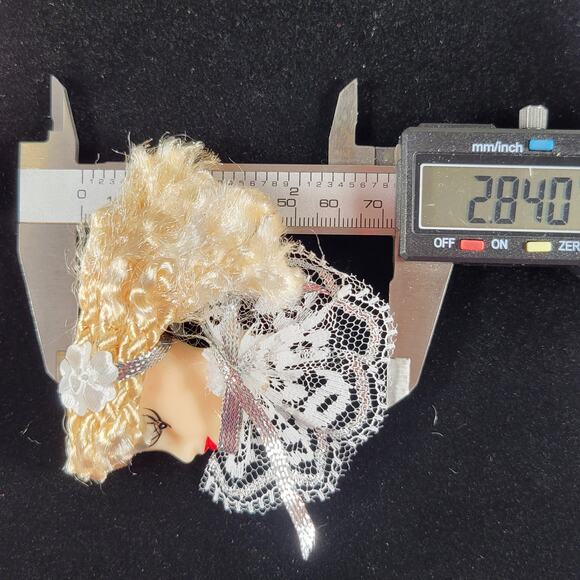 Glamour Lady Head Brooch Face  Lot of 2 Blue White and Silver With Gift Boxes - Picture 5 of 14